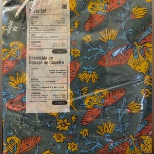 Anthropologie Duvet Set. Twin. New!